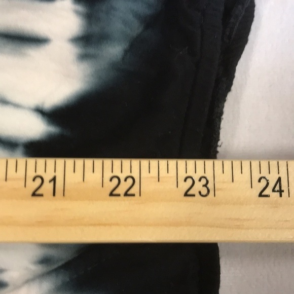 Young fabulous and broke women’s faux wrap open front tie-dye blouse size M - Picture 9 of 9